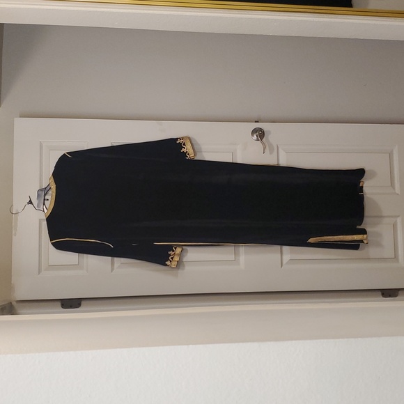 Elegant Black and Gold Embroidered Dress - Picture 6 of 10